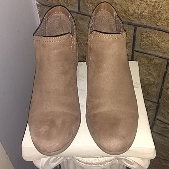 american eagle ankle booties